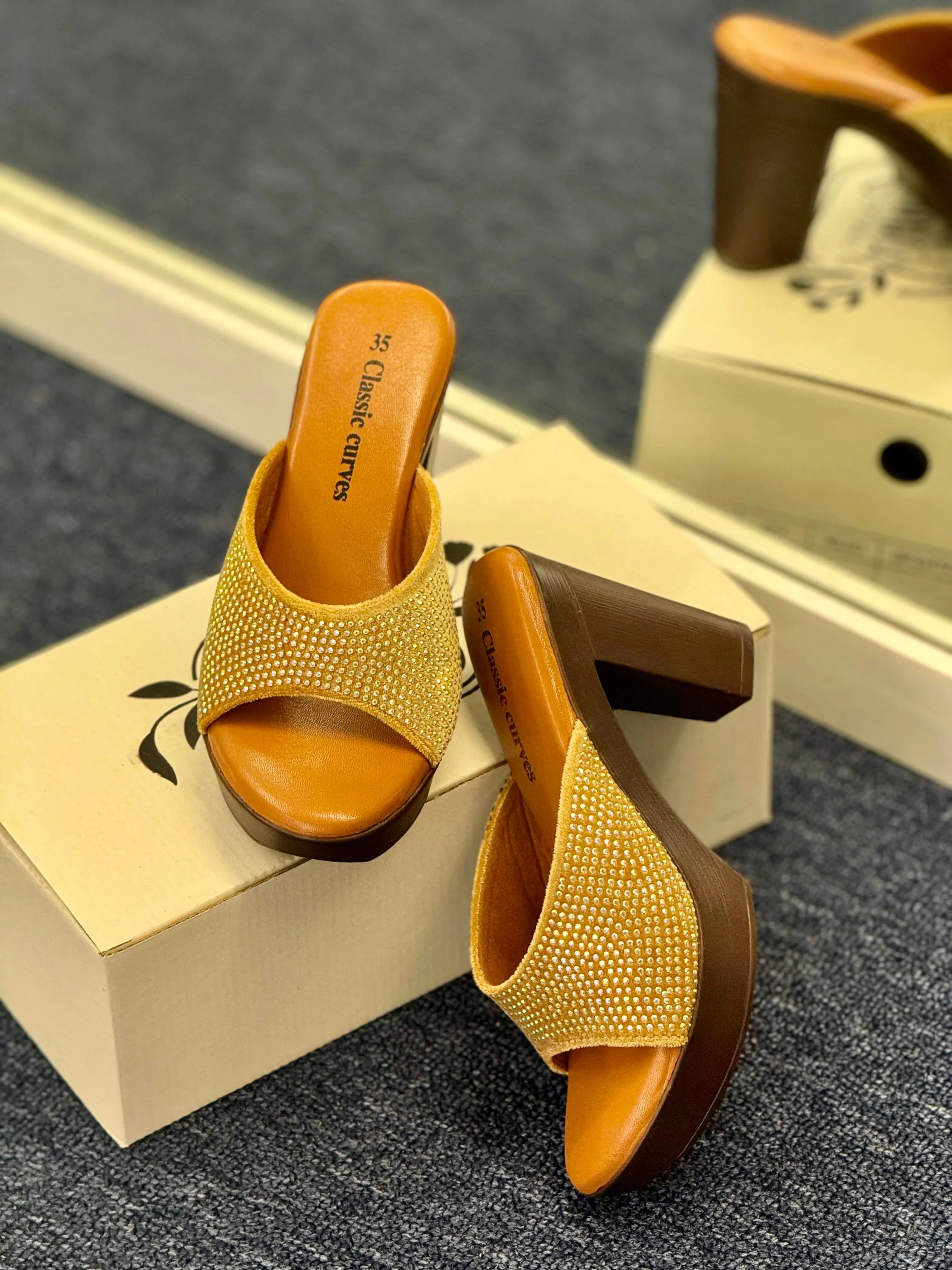 ComfiCurve Heels