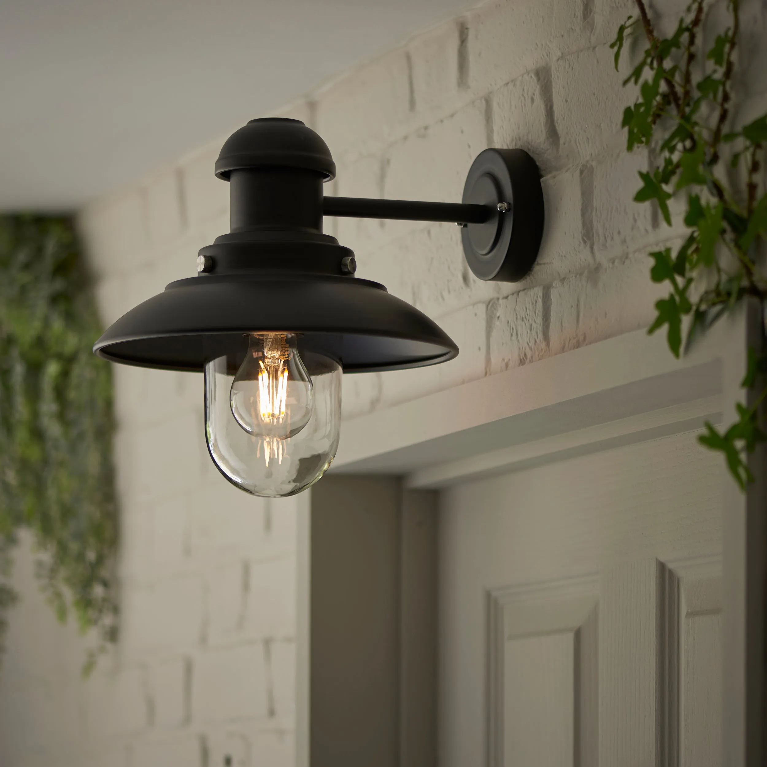 Endon 95982 Hereford 1lt Wall Matt black & clear glass 10W LED E27 (Required)