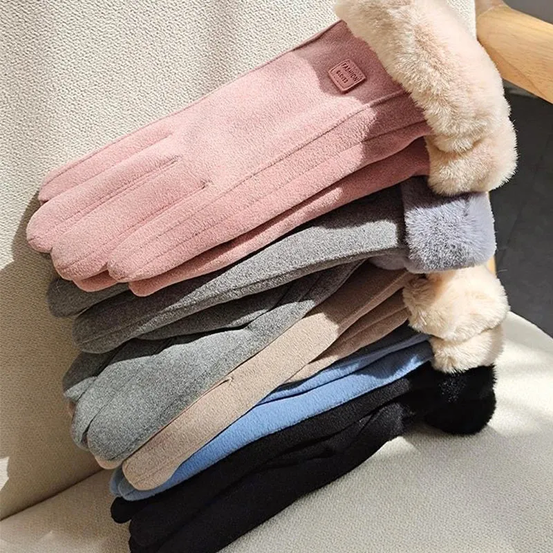 Fashionable Plush Winter Gloves for Women - Full Finger Mittens with Furry Warmth