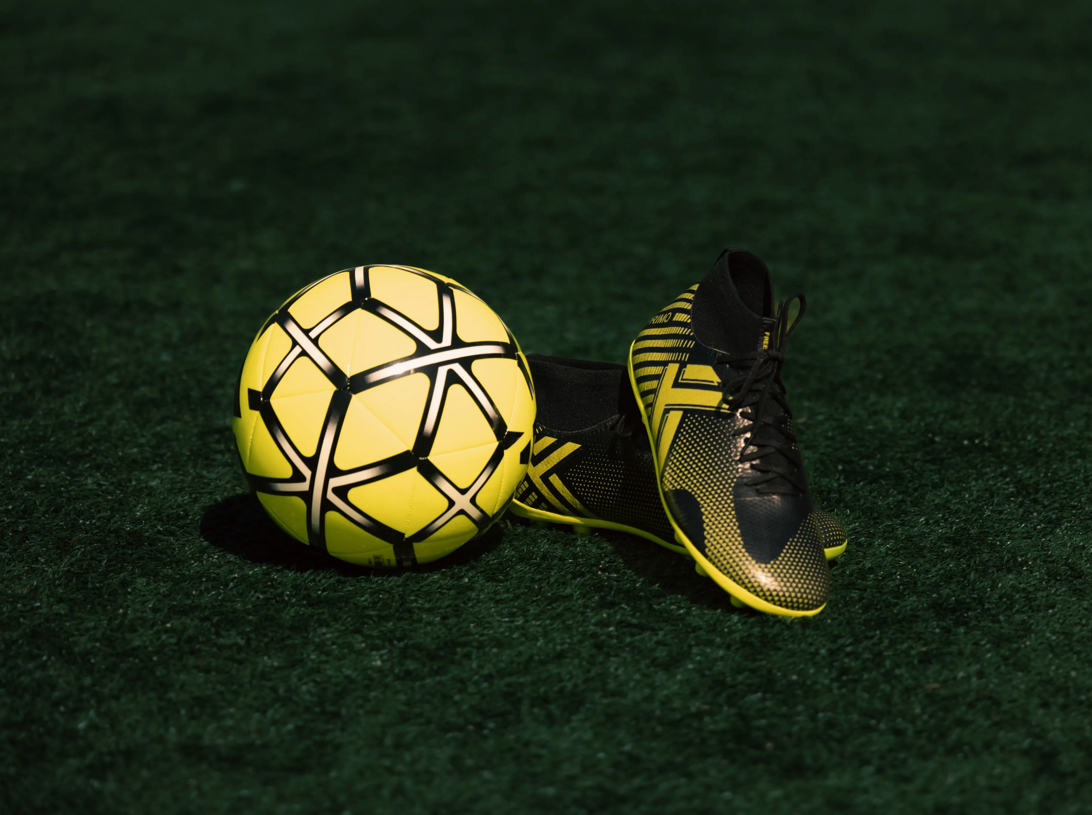 FREE KICKZ "PRIMO" FG CLEAT (BLACK/NEON YELLOW)