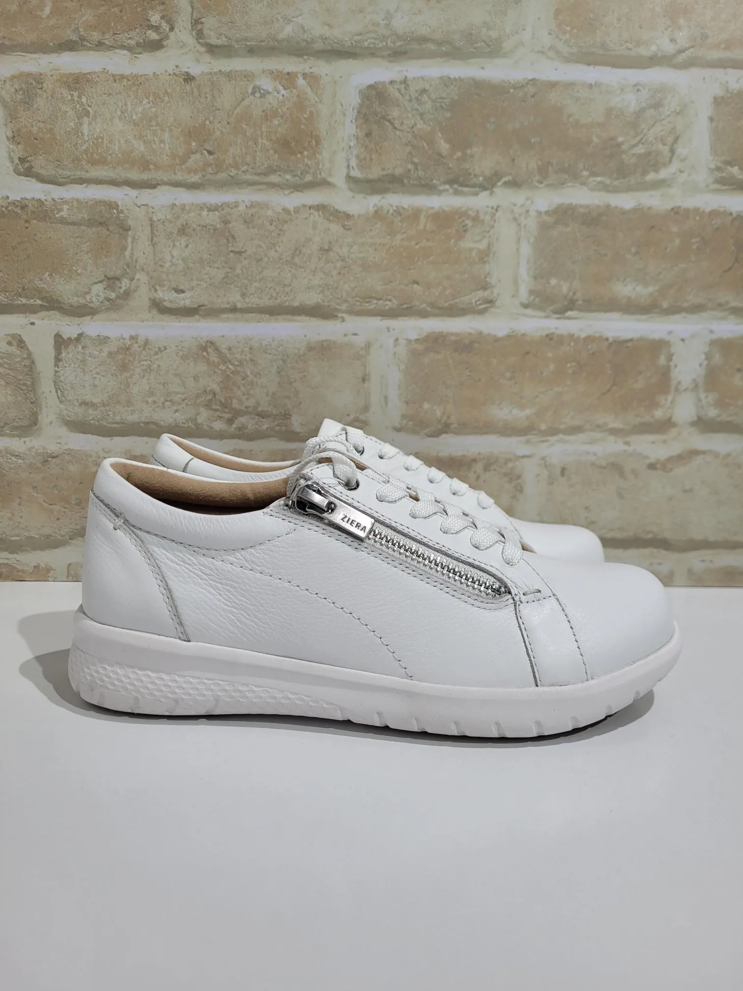 Solar White Leather by Ziera
