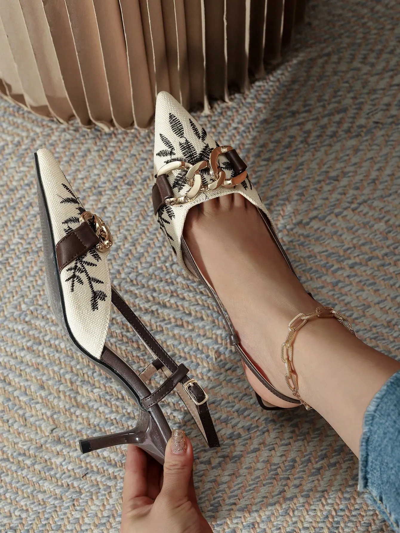 Women Floral Embroidered Chain Decor Pumps, Polyester Slingback Stiletto Heeled Fashionable Pumps Beige