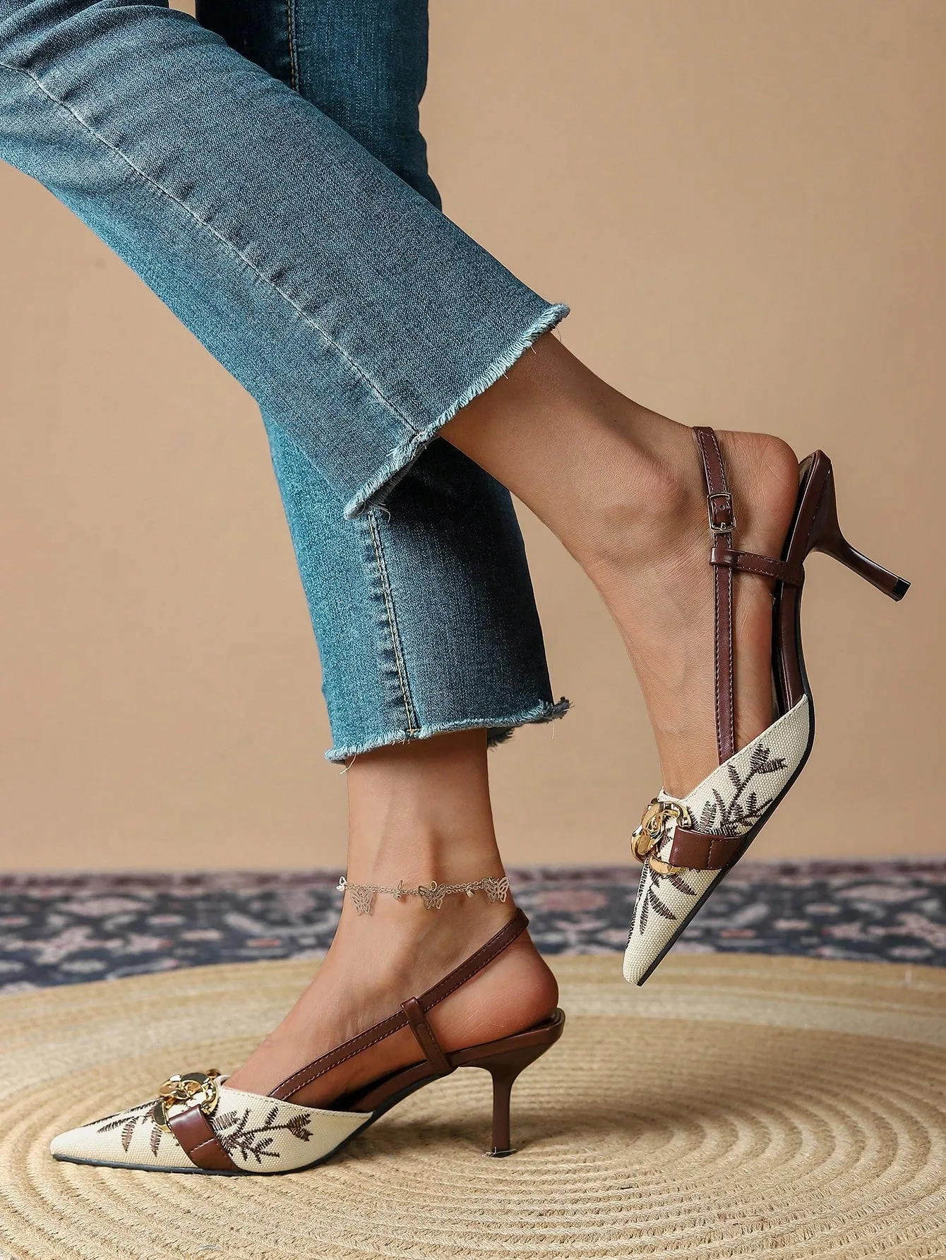 Women Floral Embroidered Chain Decor Pumps, Polyester Slingback Stiletto Heeled Fashionable Pumps Beige
